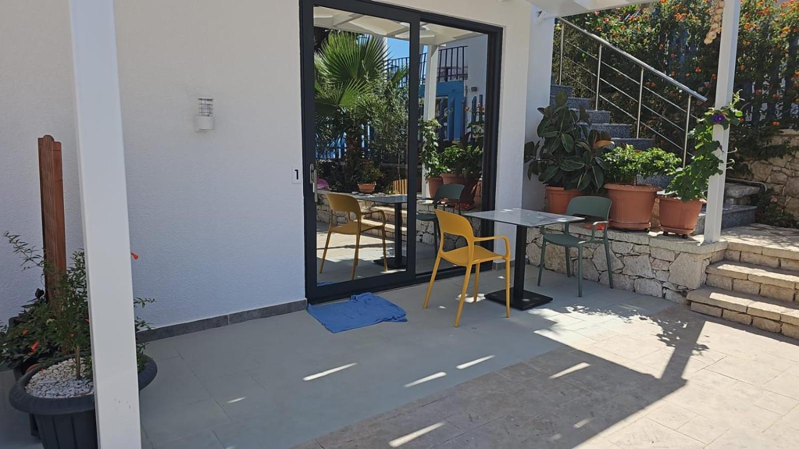 Ardit Seaside Rooms Sarande Bagian luar foto
