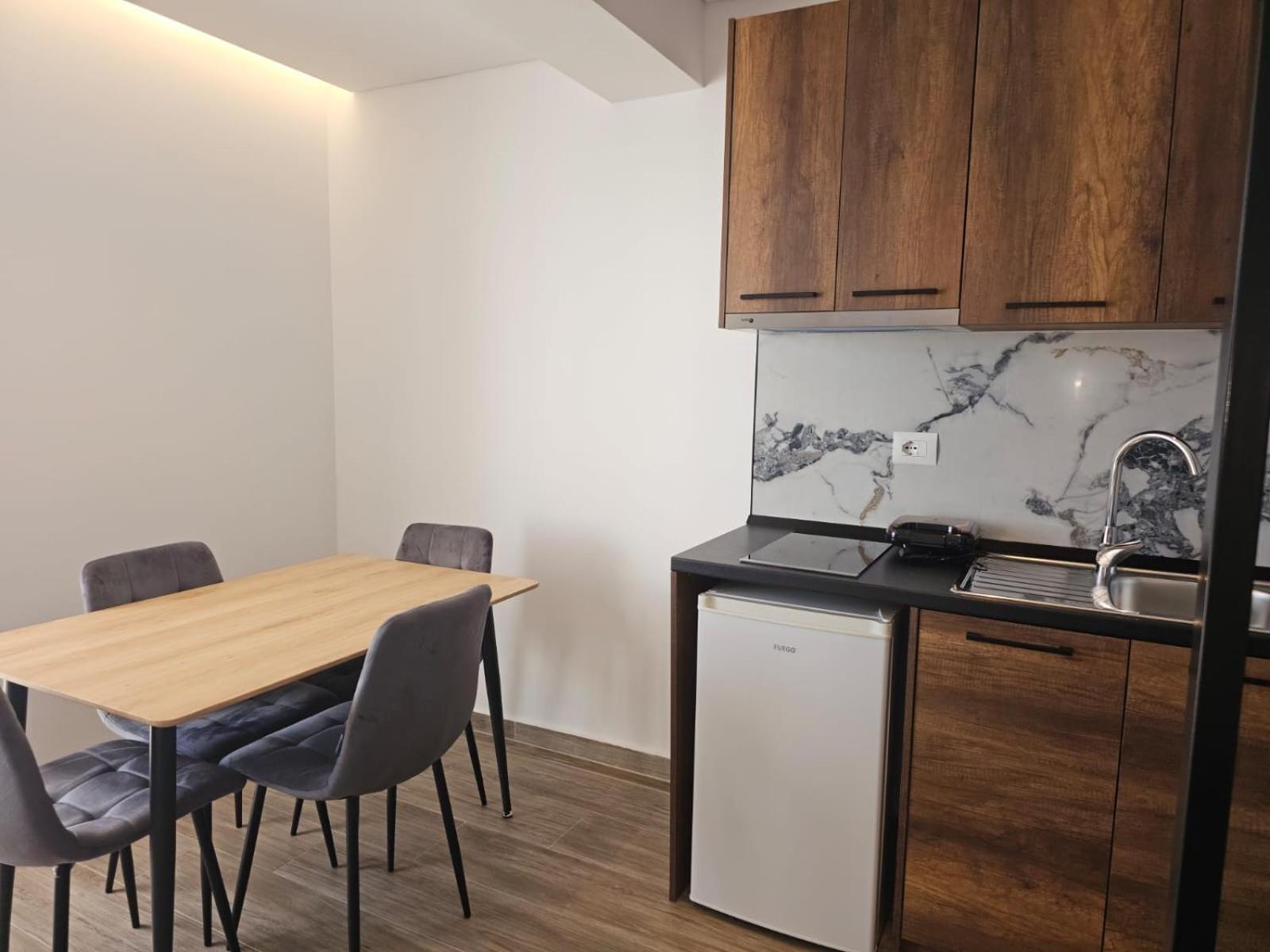 Ardit Seaside Rooms Sarande Bagian luar foto