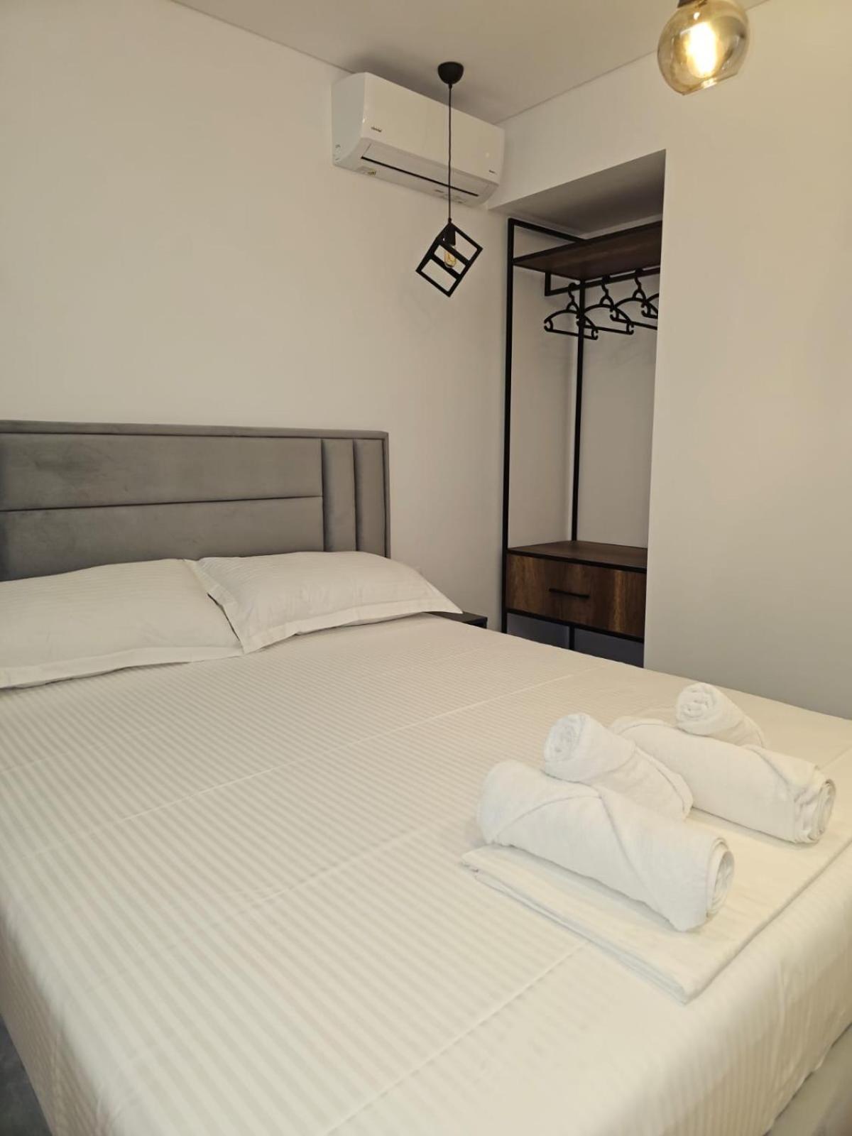Ardit Seaside Rooms Sarande Bagian luar foto