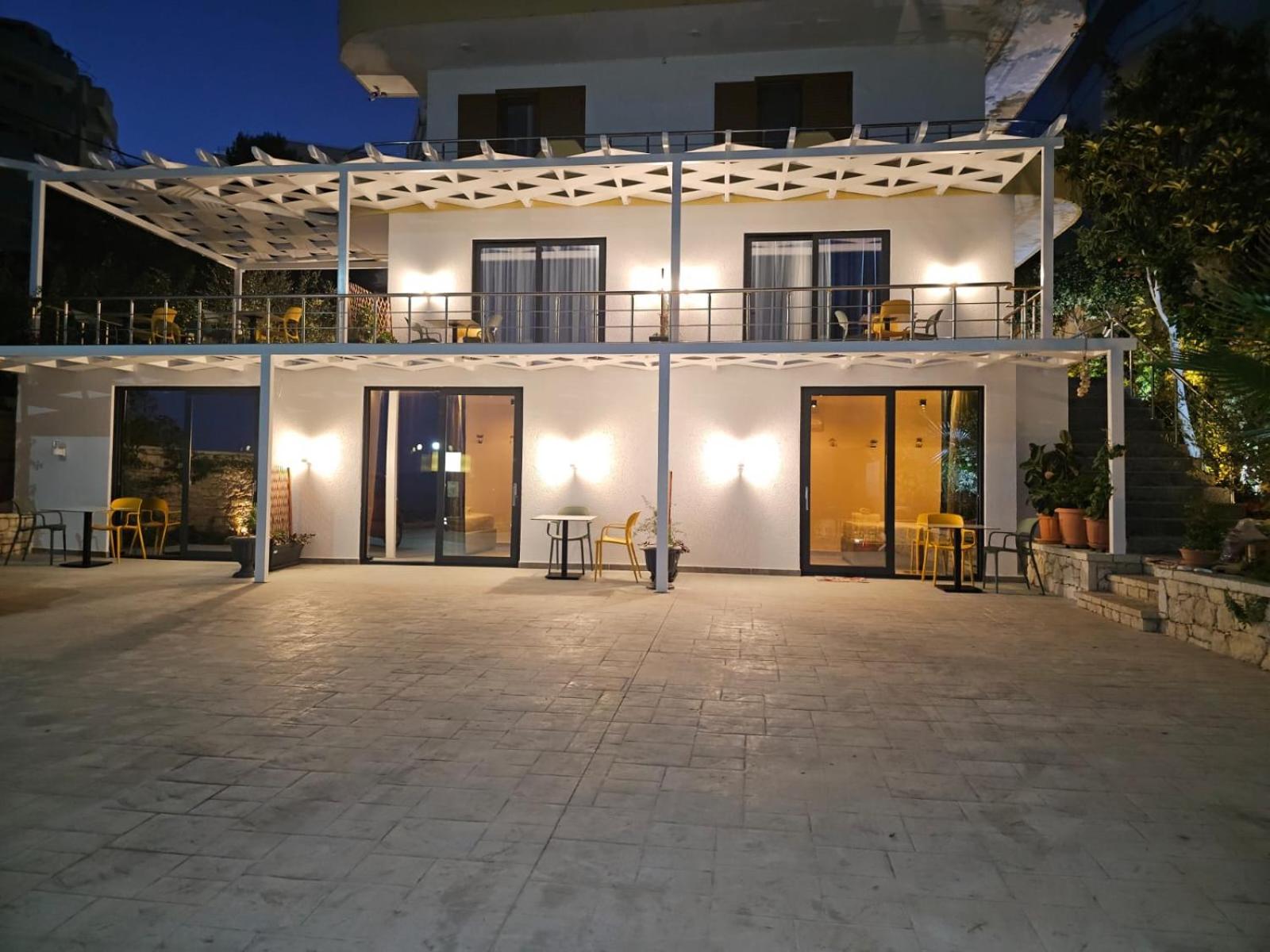 Ardit Seaside Rooms Sarande Bagian luar foto