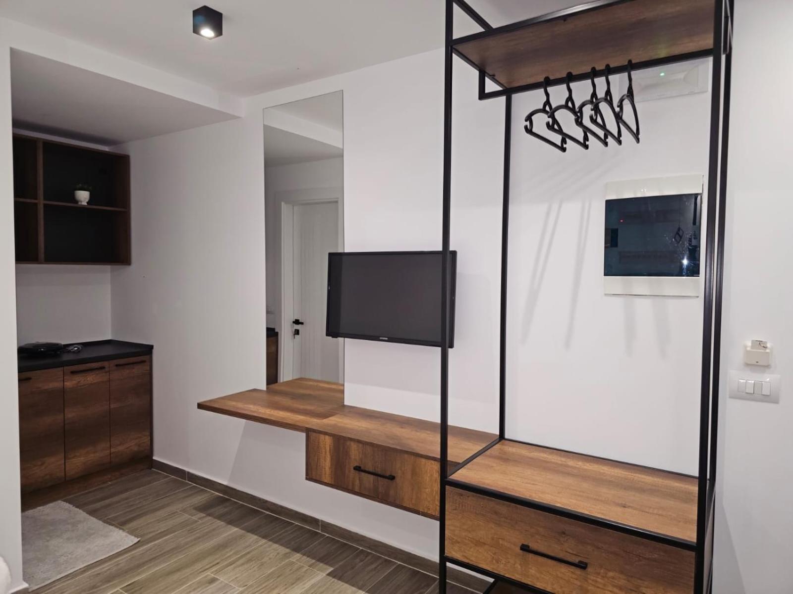 Ardit Seaside Rooms Sarande Bagian luar foto