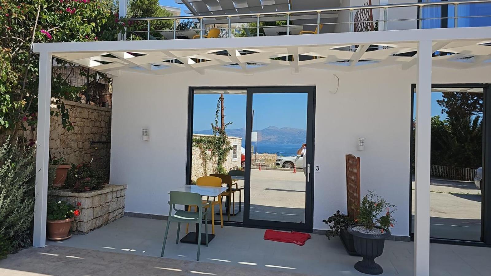 Ardit Seaside Rooms Sarande Bagian luar foto