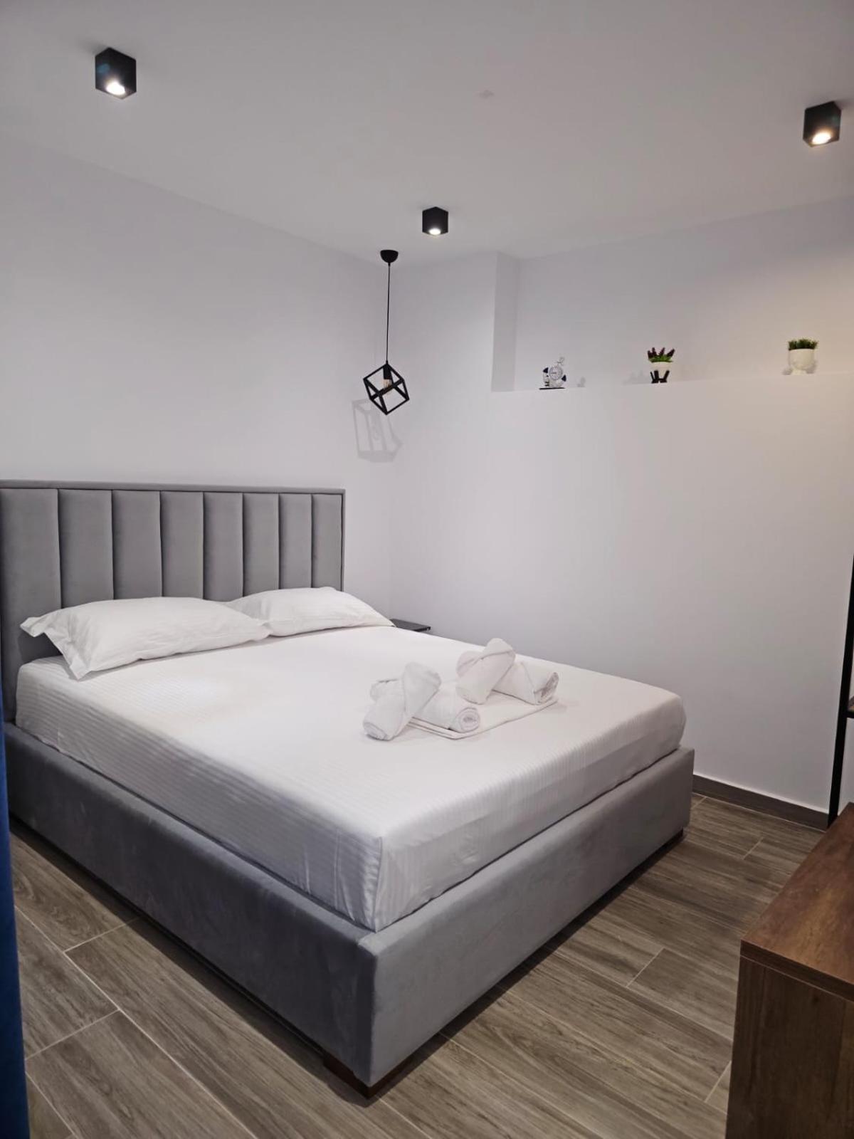 Ardit Seaside Rooms Sarande Bagian luar foto