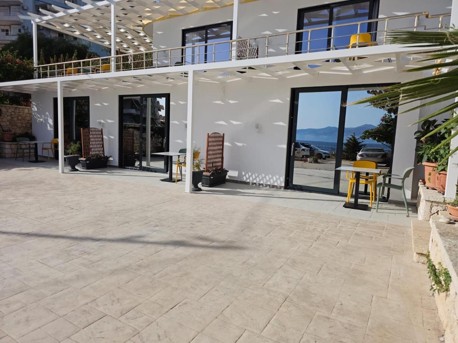 Ardit Seaside Rooms Sarande Bagian luar foto