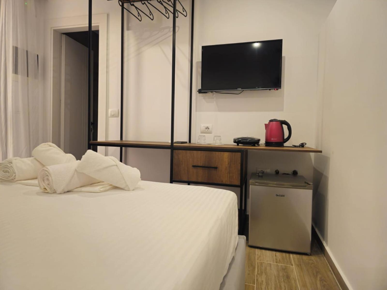 Ardit Seaside Rooms Sarande Bagian luar foto