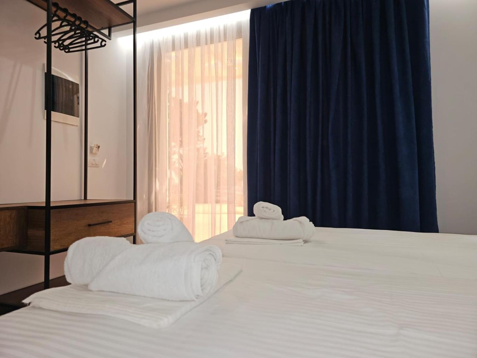 Ardit Seaside Rooms Sarande Bagian luar foto