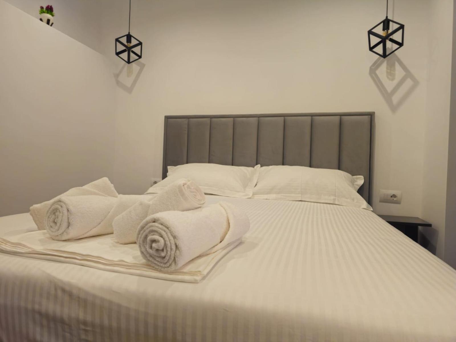 Ardit Seaside Rooms Sarande Bagian luar foto