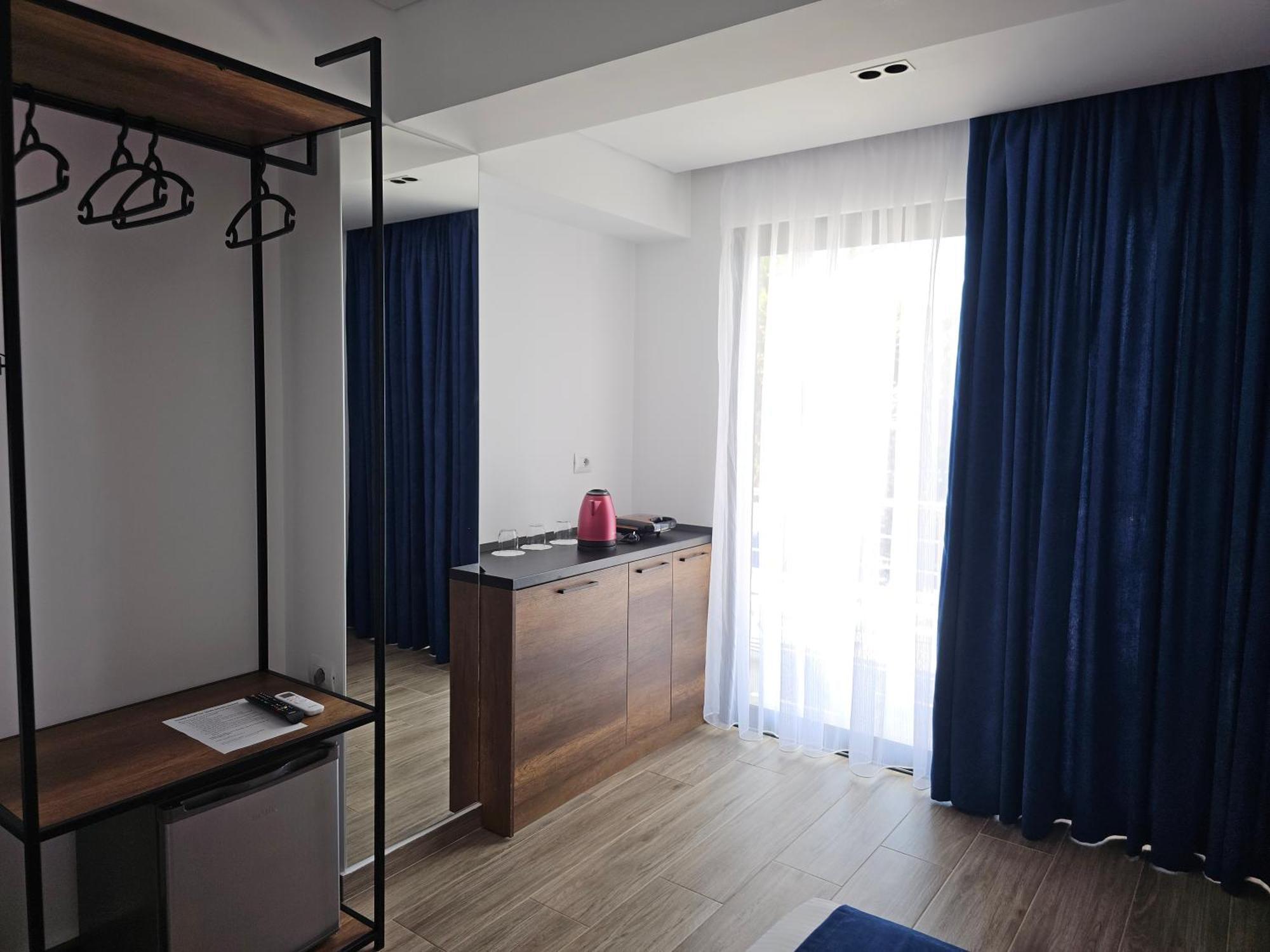 Ardit Seaside Rooms Sarande Bagian luar foto