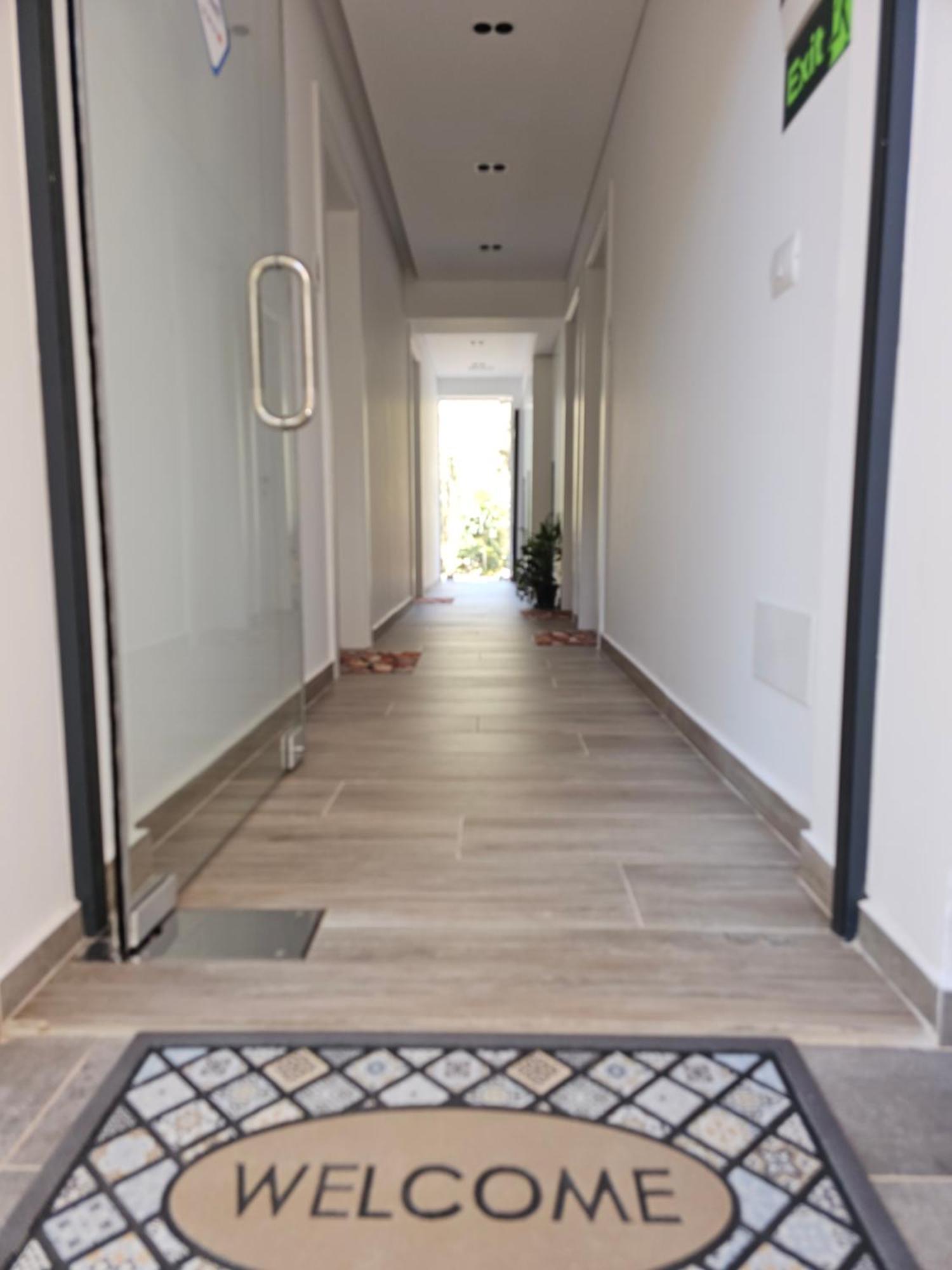 Ardit Seaside Rooms Sarande Bagian luar foto