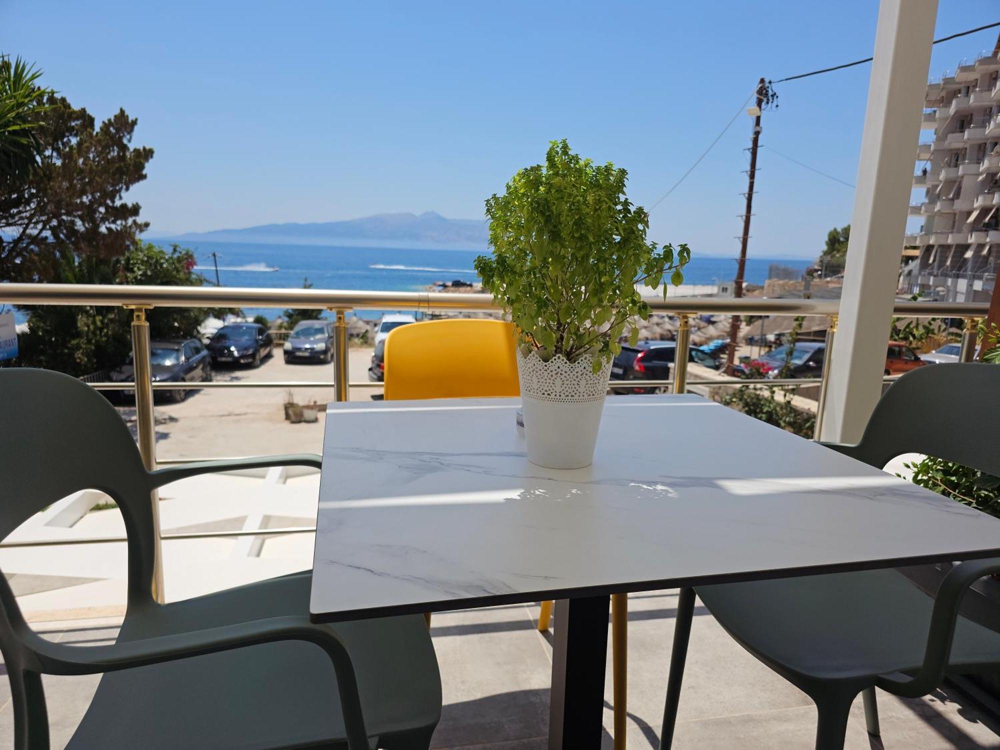 Ardit Seaside Rooms Sarande Bagian luar foto