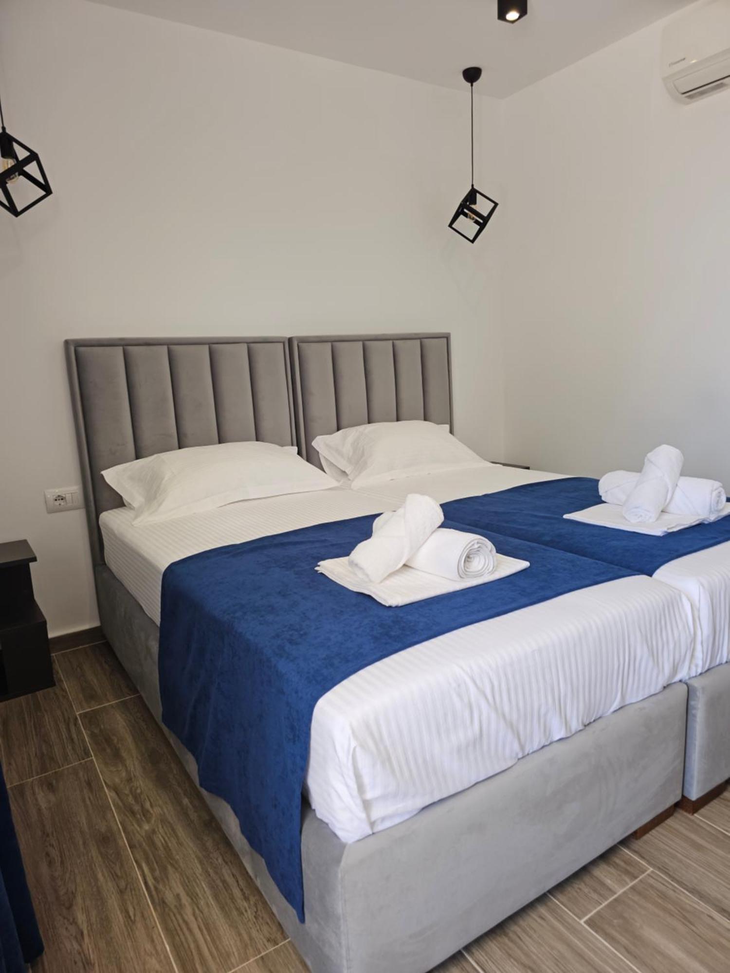 Ardit Seaside Rooms Sarande Bagian luar foto