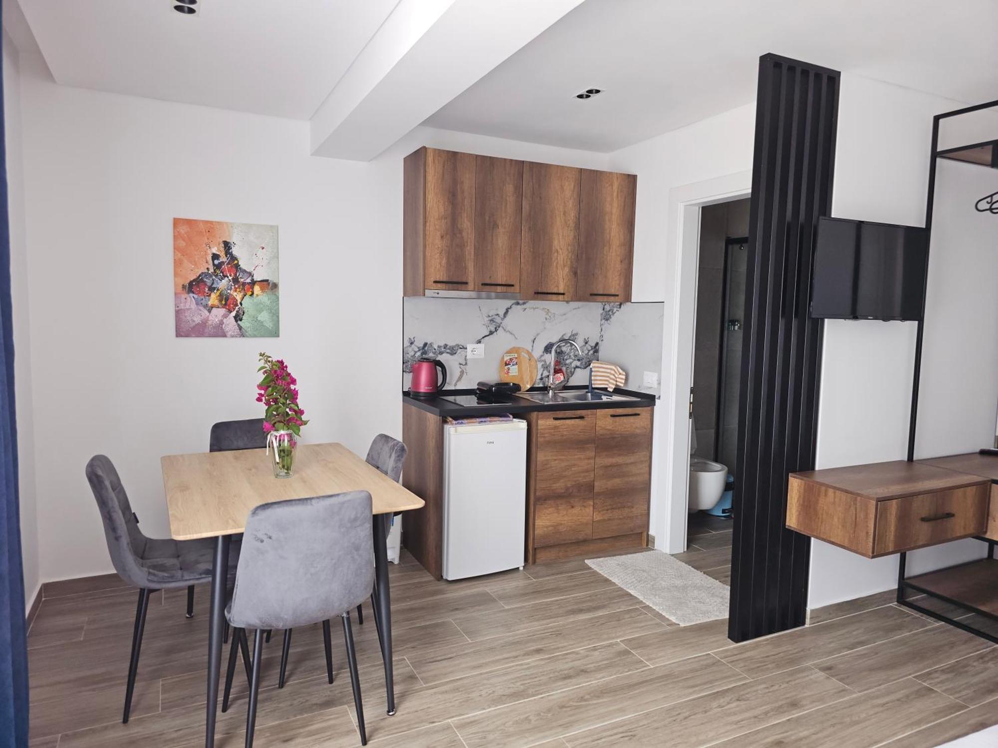 Ardit Seaside Rooms Sarande Bagian luar foto