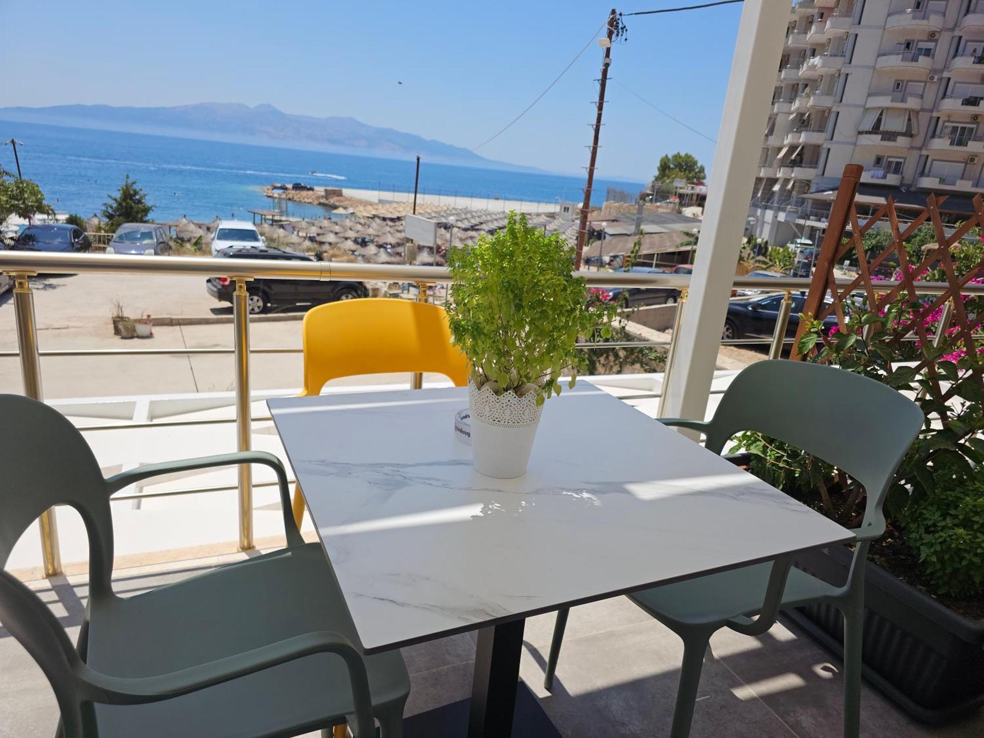 Ardit Seaside Rooms Sarande Bagian luar foto