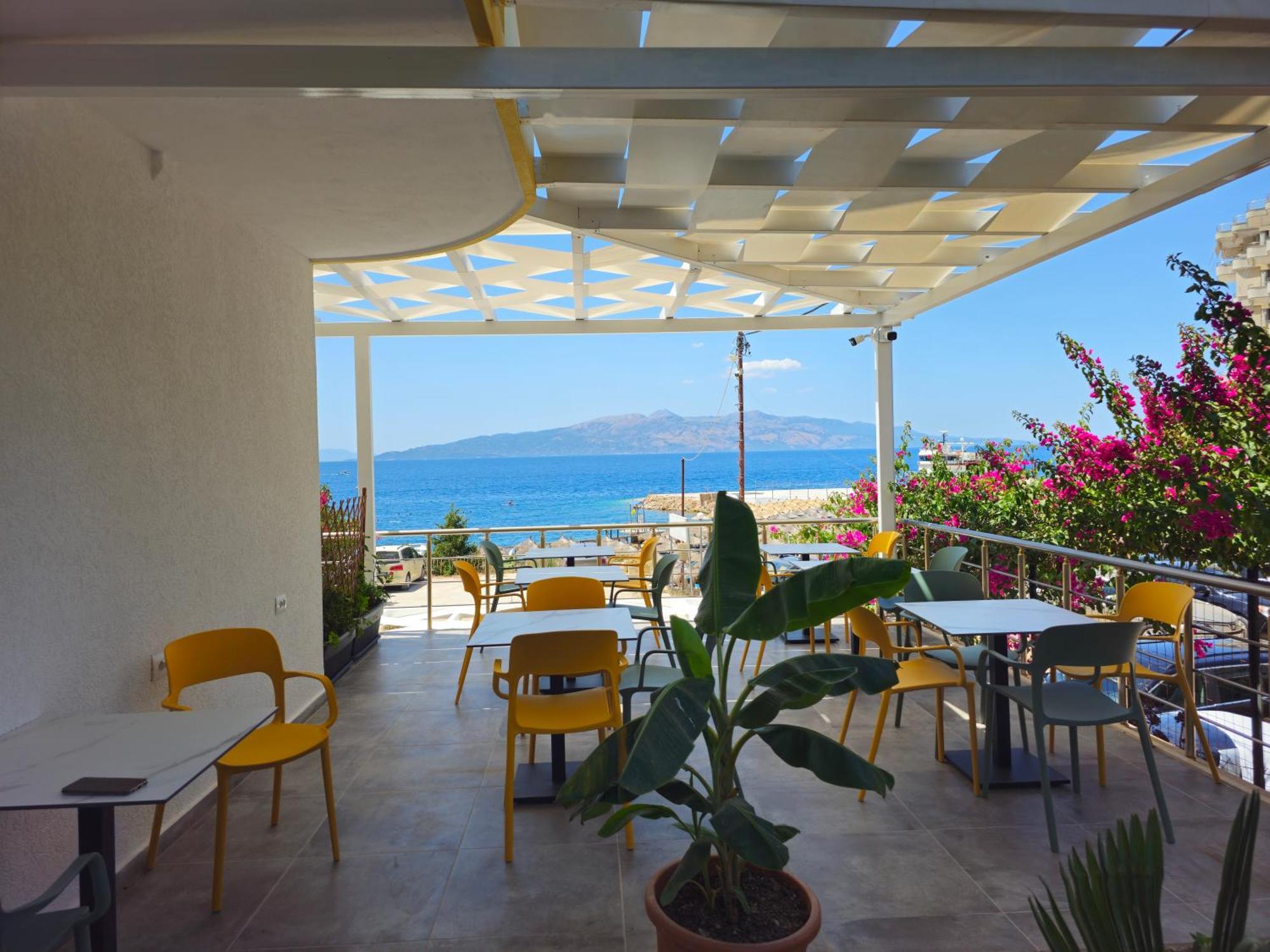 Ardit Seaside Rooms Sarande Bagian luar foto